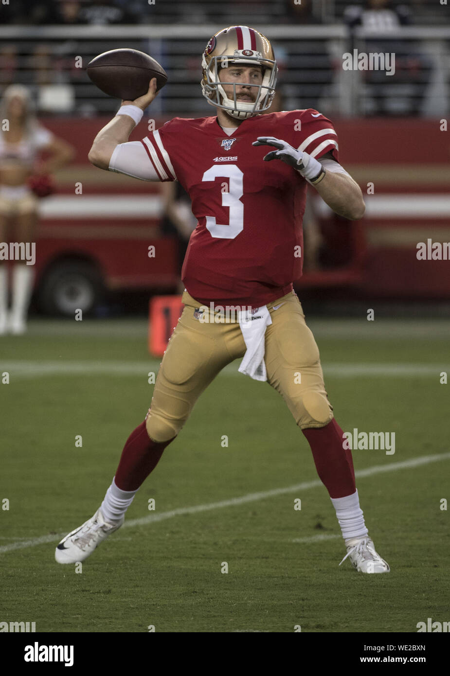 San Francisco 49ers quarterback C.J. Beathard (3) guarda per un ricevitore nel primo trimestre contro il Los Angeles Chargers a Levi's Stadiium in Santa Clara, California, giovedì 29 agosto, 2019. Il caricabatterie ha preso la pre stagione 27-24 di gioco. Foto di Terry Schmitt/UPI Foto Stock