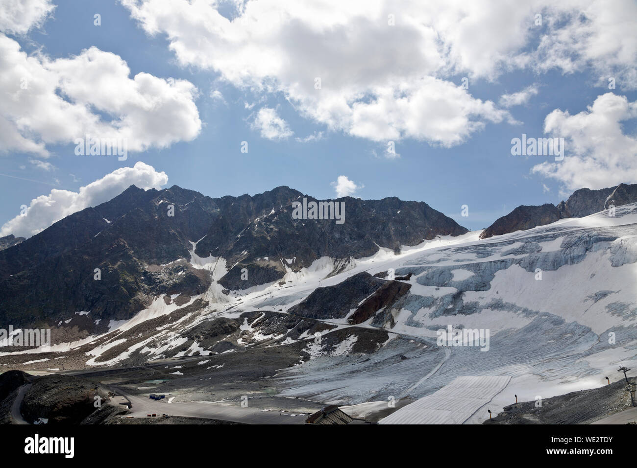 Il ghiacciaio Rettenbach a Sölden, Ötztal, Tirolo, Austria nel mese di luglio Foto Stock