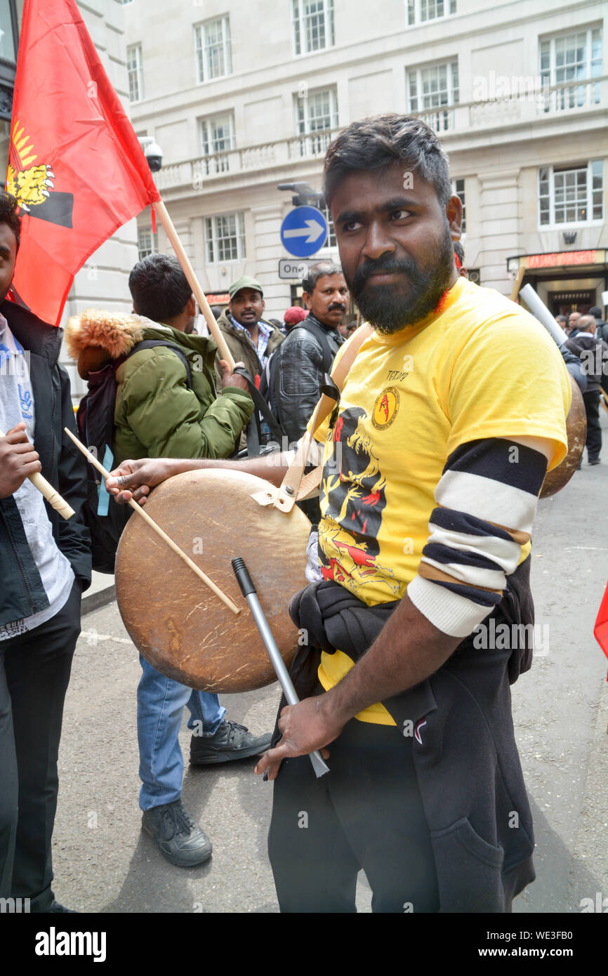 Sabato 18 maggio 2019 Pall Mall London UK, ex pat tamil e socitys hanno marciato in un memoriale di guerra civiil casualtys , diaspora tamil europee Foto Stock