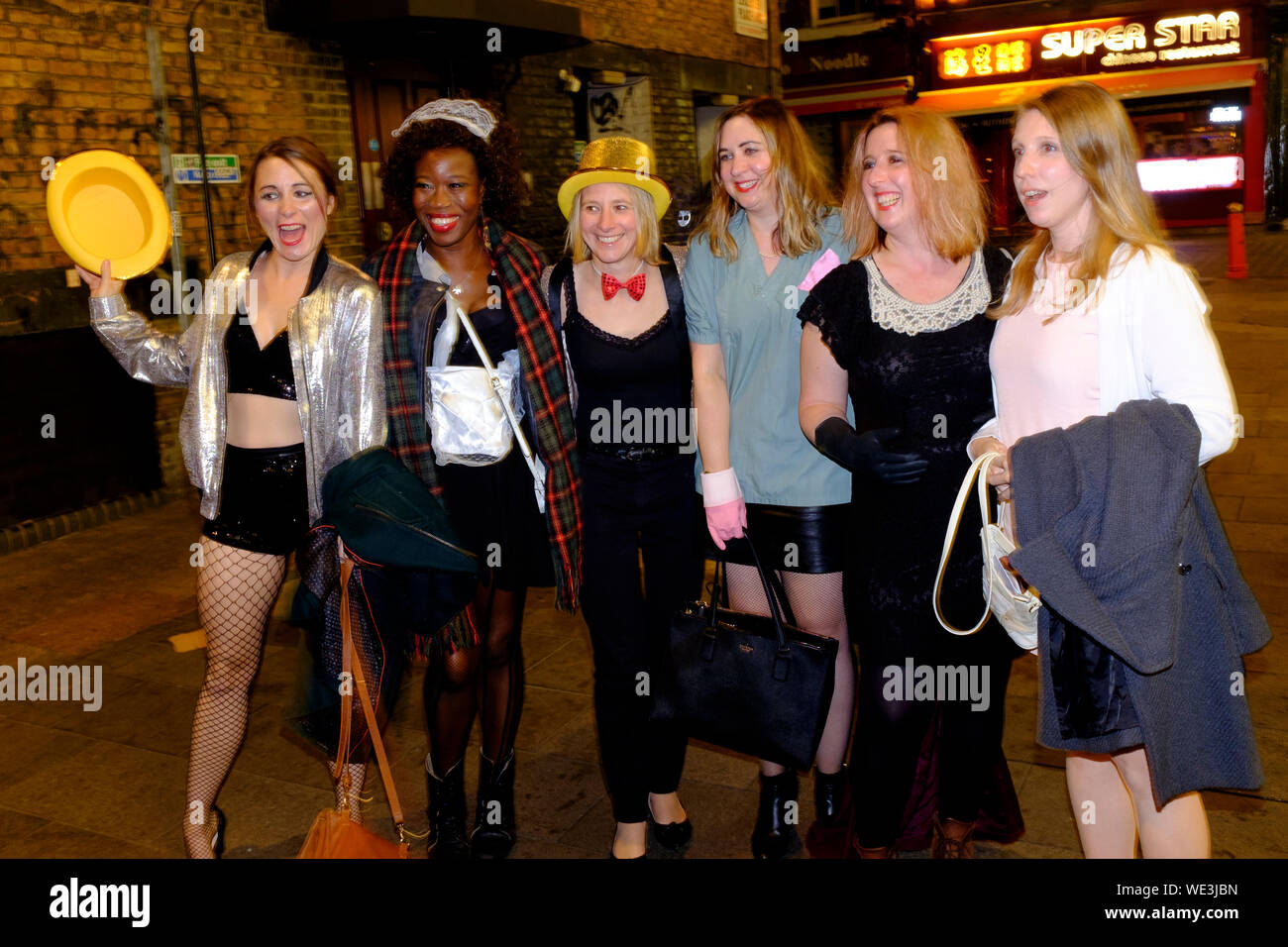 Udienza per uno screening di Halloween di cantare-un-lungo-un The Rocky Horror Picture Show at Prince Charles Cinema, 7 Leicester Place, Londra, Gran Bretagna. 31 Foto Stock