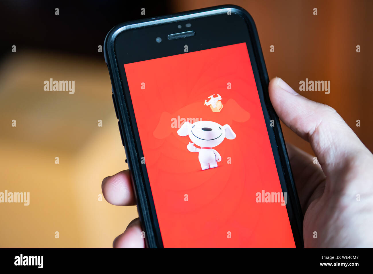 Bangkok, Thailandia - 22 Agosto 2019 : iPhone 7 mostra il suo schermo con JD, applicazione e-commerce cinese. Foto Stock