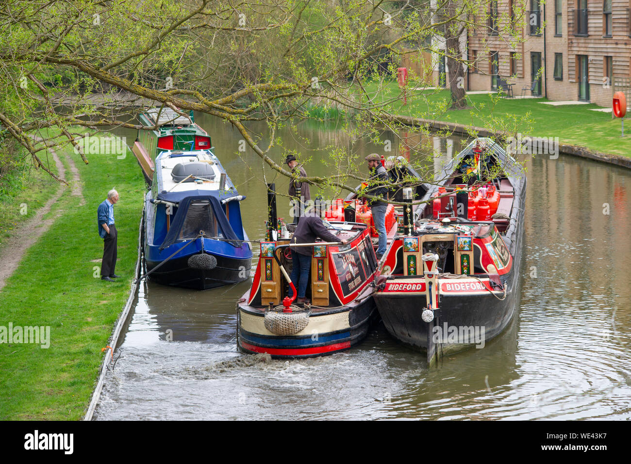 Towcester & Bideford, lavorando narrowboats, alimentazione di carburante, a Woughton, Milton Keynes, 2019 Foto Stock