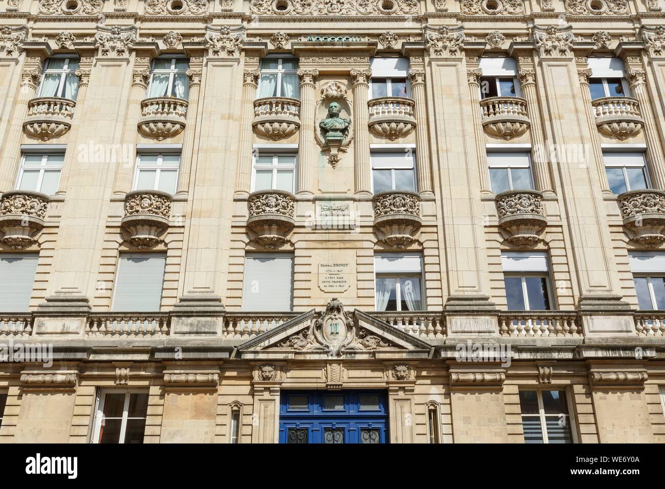 Francia, Meurthe et Moselle, Nancy Hotel Drovot un appartamento edificio costruito nel 1903 dall'architetto Auguste Thierry hausmanian in stile con una statua del generale Drovot situato sulla facciata Foto Stock