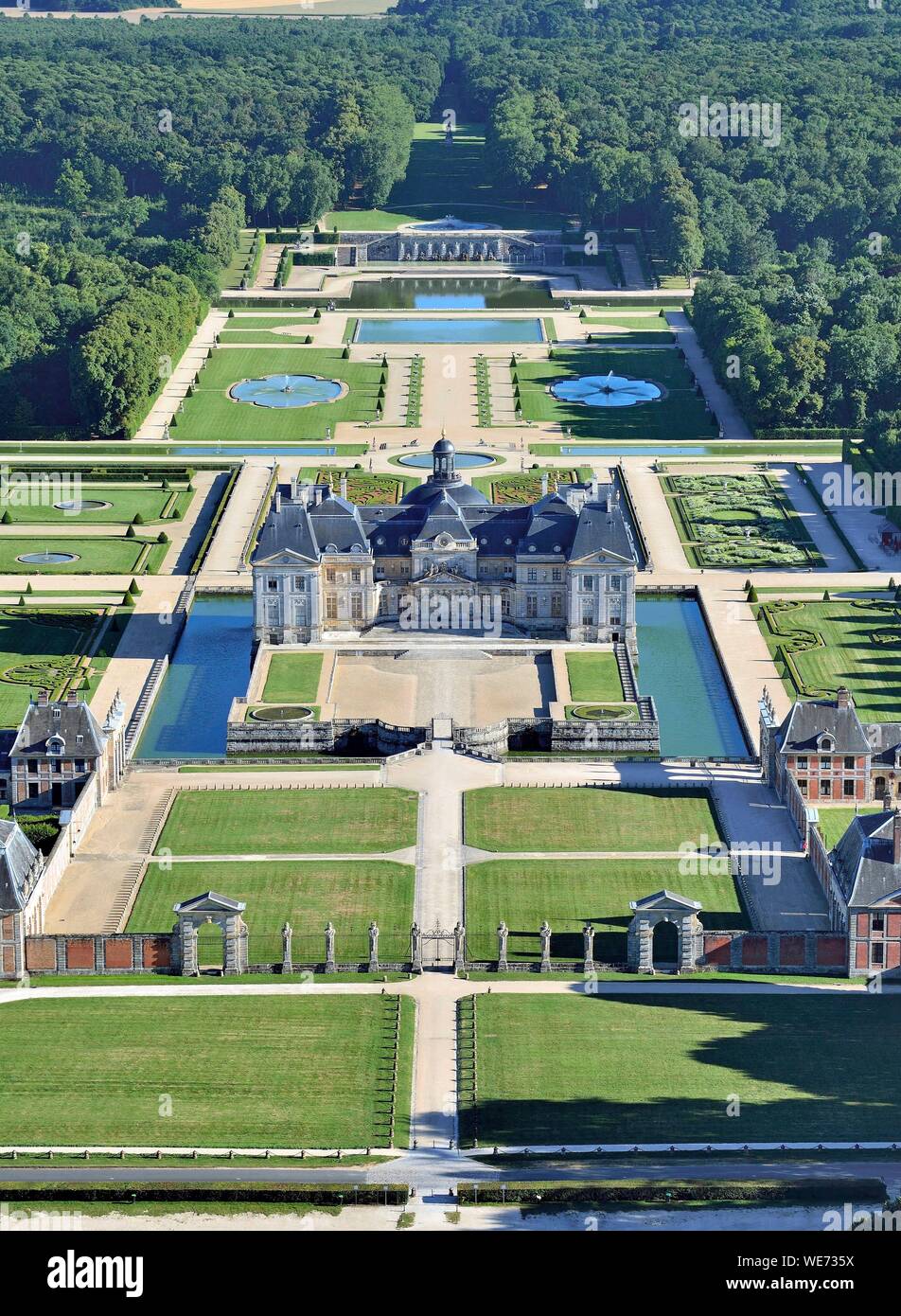 Francia, Seine et Marne, Maincy, il castello e i giardini di Vaux le Vicomte (vista aerea) Foto Stock