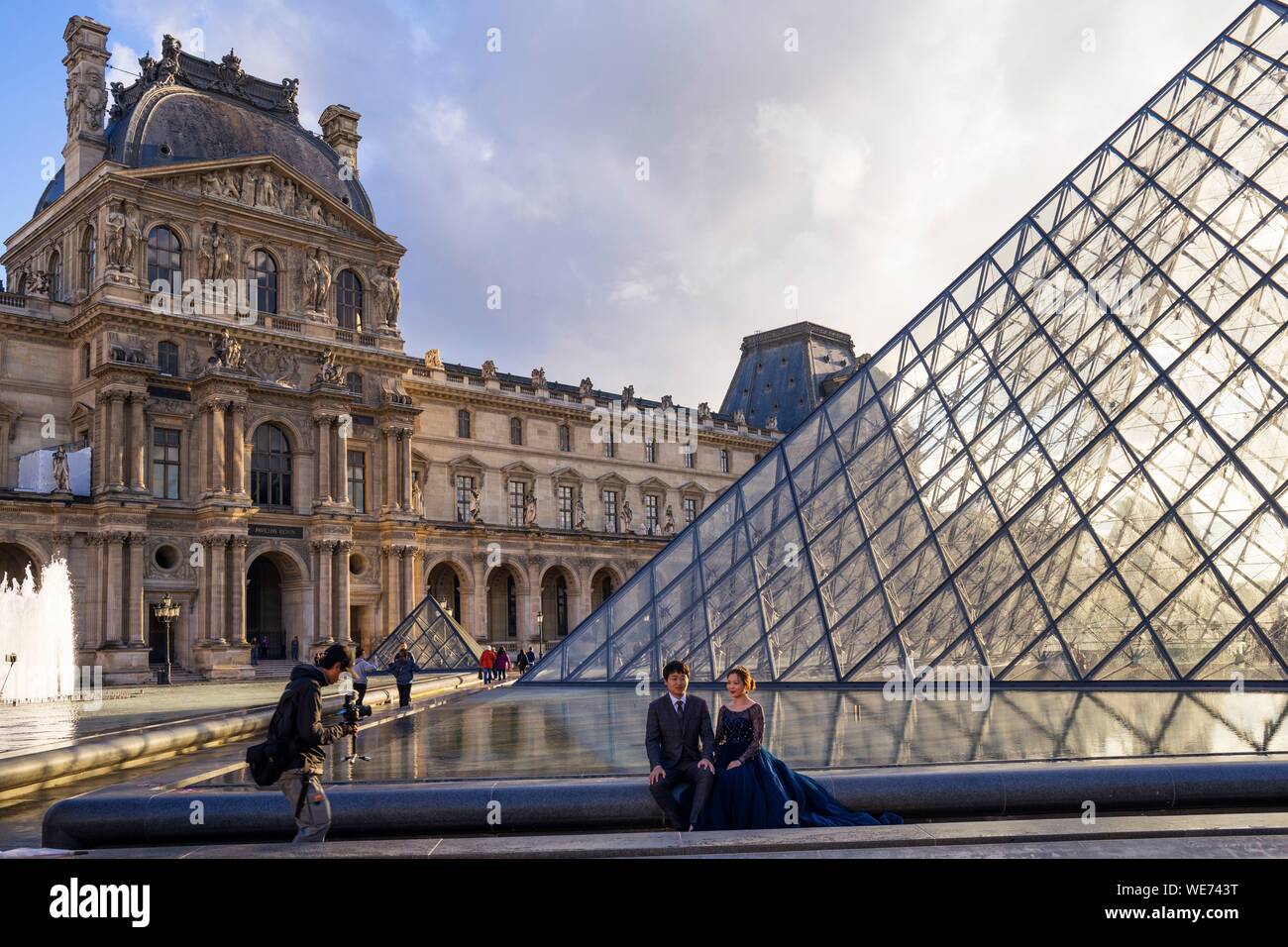 Francia, Parigi, zona elencata come patrimonio mondiale dall' UNESCO, il museo del Louvre, la Piramide del Louvre dall'architetto Ieoh Ming Pei Foto Stock