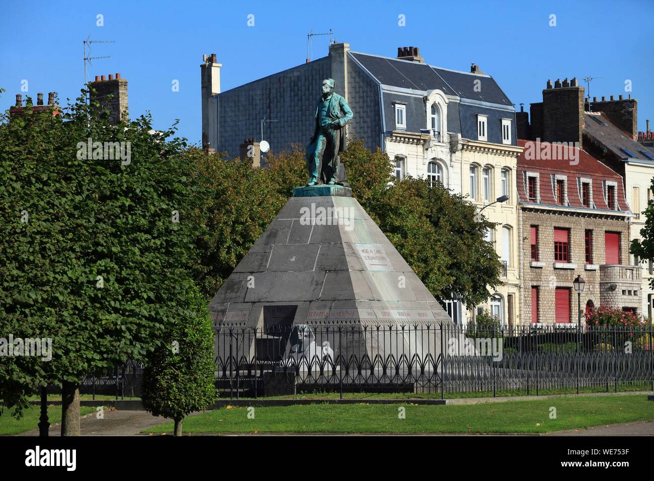 Francia, Pas de Calais, Boulogne sur Mer, la piramide Auguste Mariette (egittologo francese nato a Boulogne sur Mer) nella città alta di Boulogne sur Mer Foto Stock