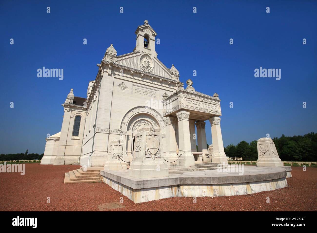 Francia, Pas de Calais Ablain Saint Nazaire, la necropoli nazionale di Notre Dame de Lorette, Basilica di Notre Dame de Lorette Foto Stock