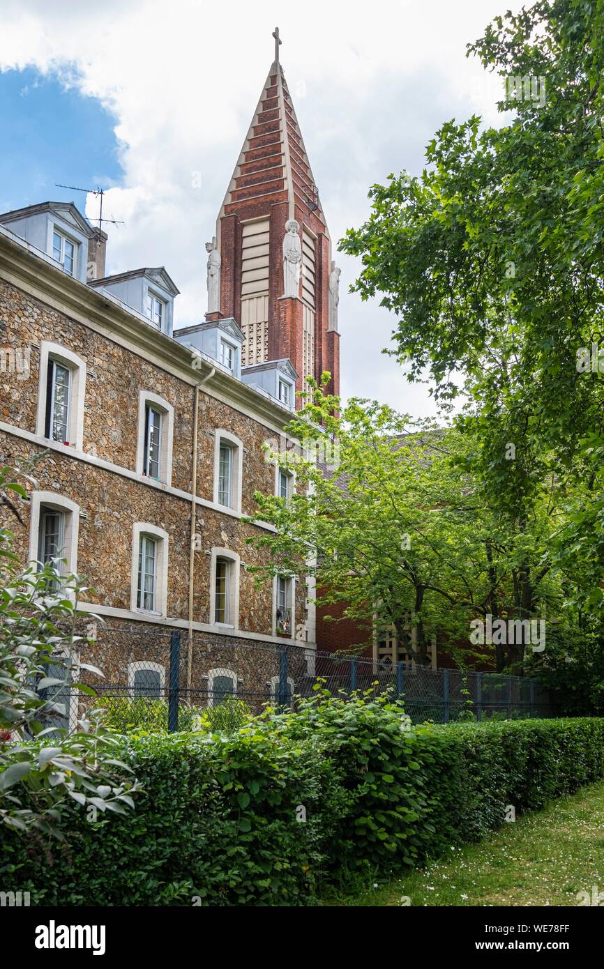 Francia, Parigi, lungo il GR® Parigi 2024, metropolita di lunga distanza sentiero escursionistico creato a sostegno di Parigi offerta per il 2024 Giochi Olimpici, Saint-Lambert distretto, Saint-Antoine de Padoue chiesa e il Cardinale Verdier square Foto Stock