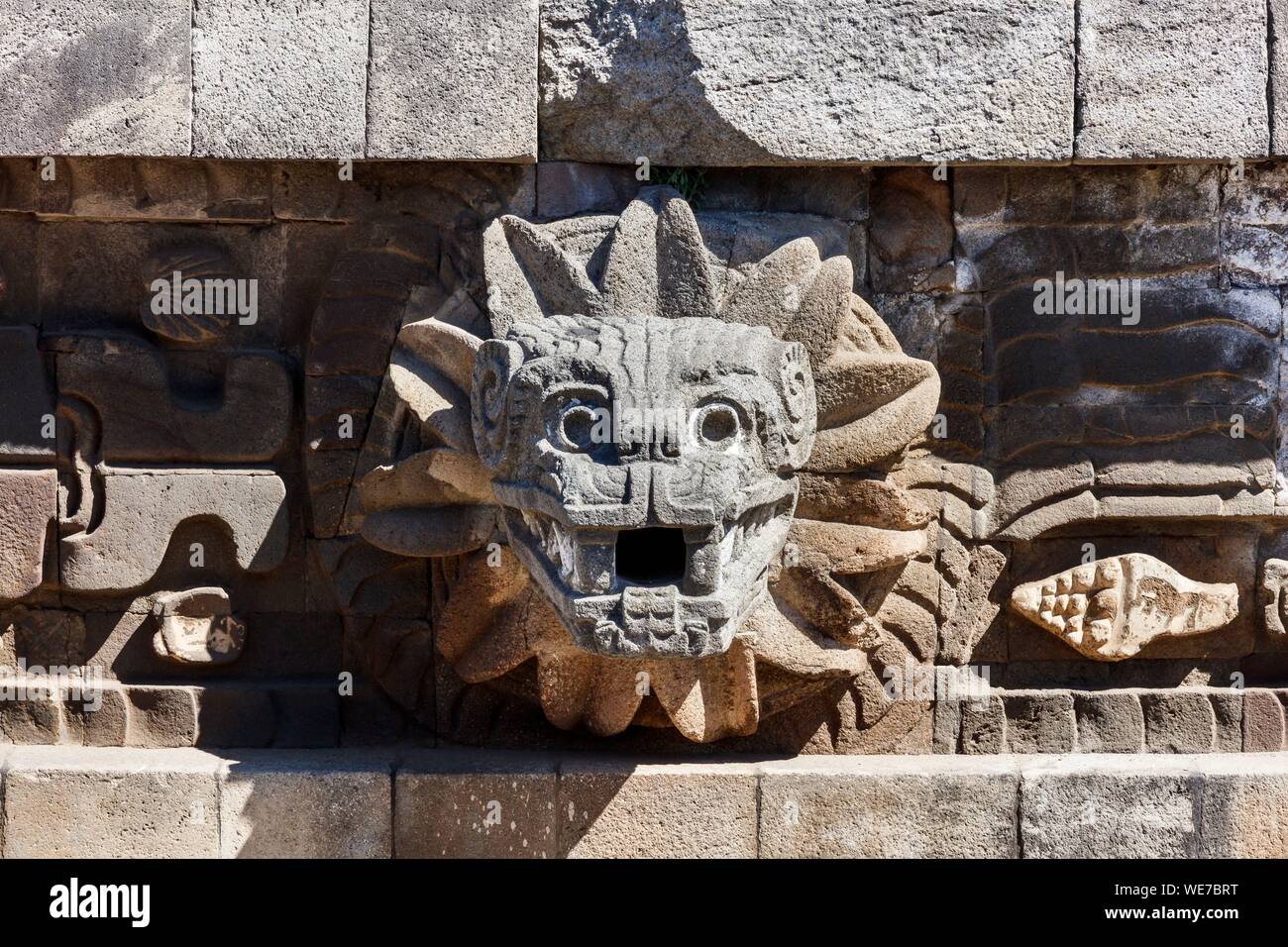 Messico, Messico membro, Teotihuacan elencati come patrimonio mondiale dall' UNESCO, il Tempio di Quetzalcoatl, Quetzalcoatl (il serpente piumato) scultura Foto Stock