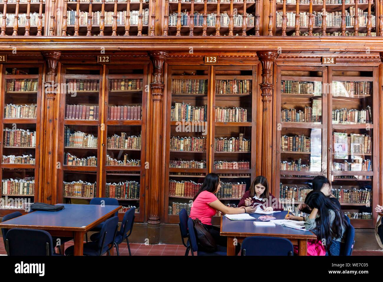 Messico, Michoacan stato, Morelia, centro storico di Morelia elencati come patrimonio mondiale dall'UNESCO, la libreria Foto Stock