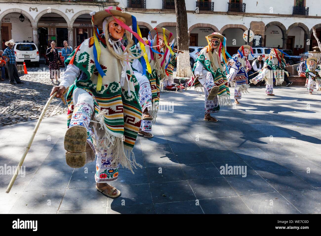 Messico, Michoacan stato, Patzcuaro, old men tradizionale danza (los viejitos) Foto Stock
