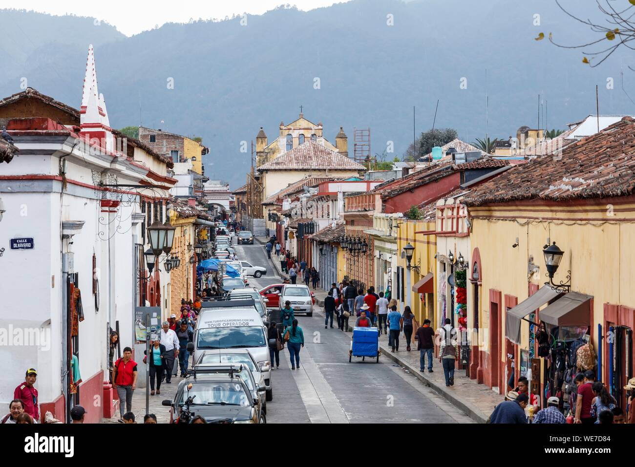 Messico, Chiapas, San Cristobal de las Casas, una strada di città Foto Stock