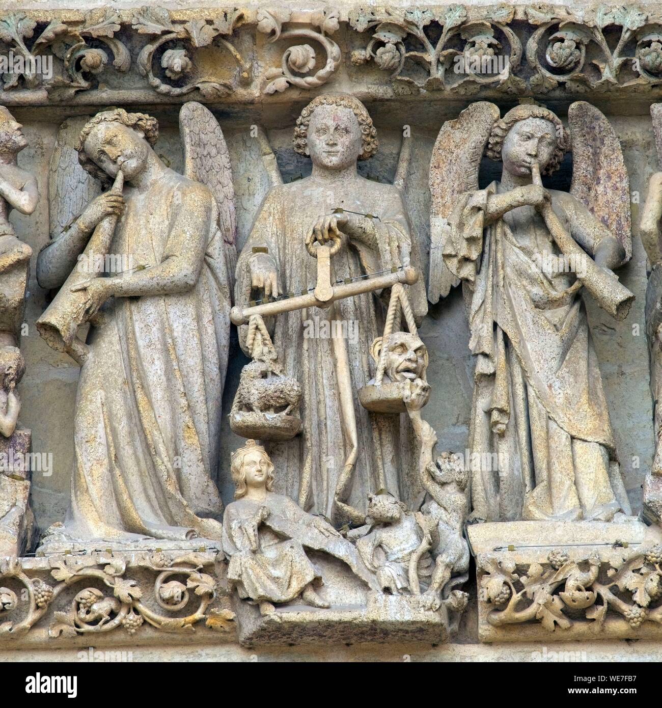 Francia, Somme, Amiens, la cattedrale di Notre Dame, gioiello dell'arte gotica, elencati come patrimonio mondiale dall' UNESCO, il portale centrale della facciata occidentale, l'ultima sentenza Foto Stock