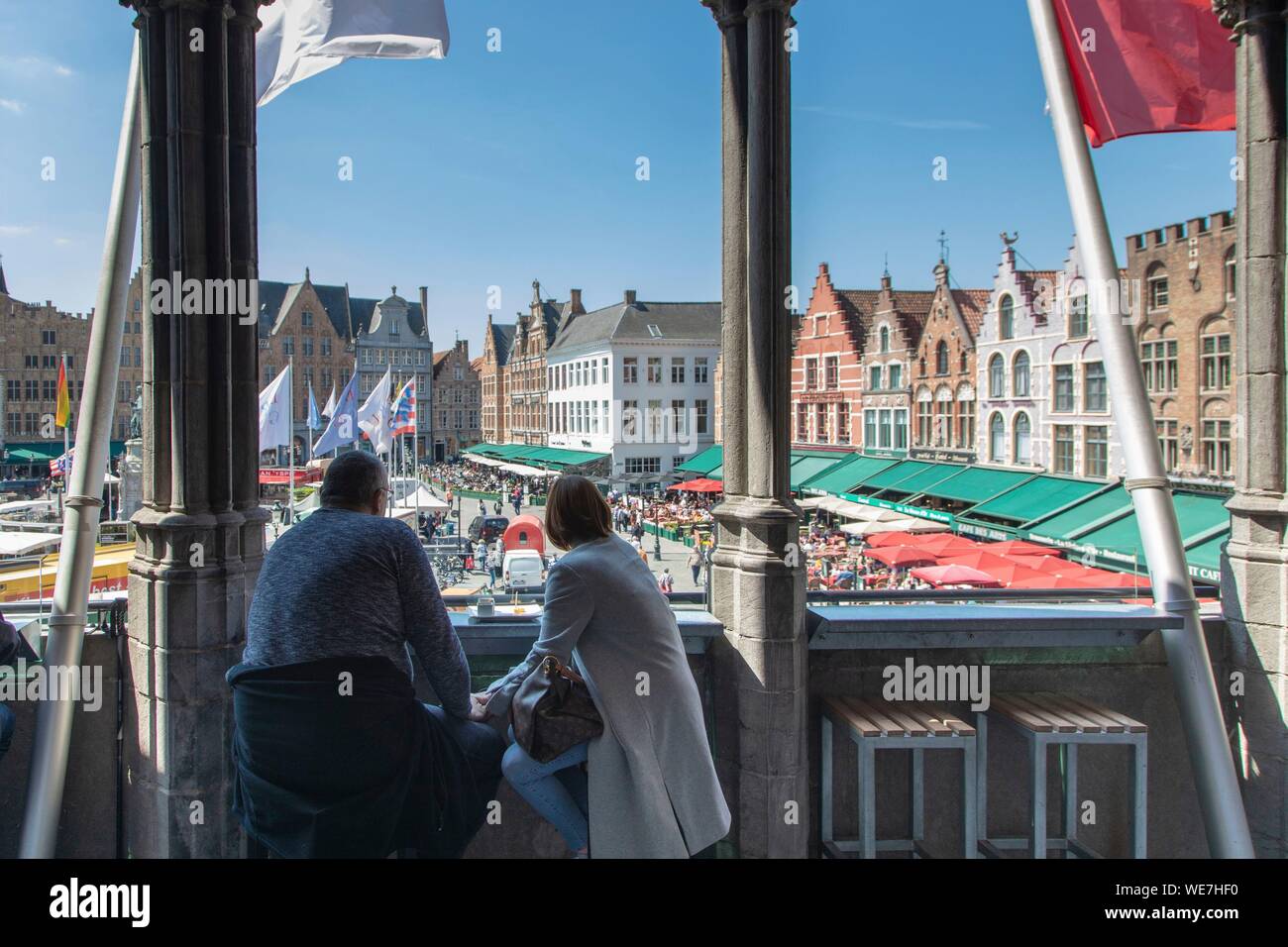 Belgio Fiandre Occidentali, Bruges, centro storico sono classificati come patrimonio mondiale dall' UNESCO, il Grand Place, il ristorante Le Terrazze e casa a capanna Foto Stock