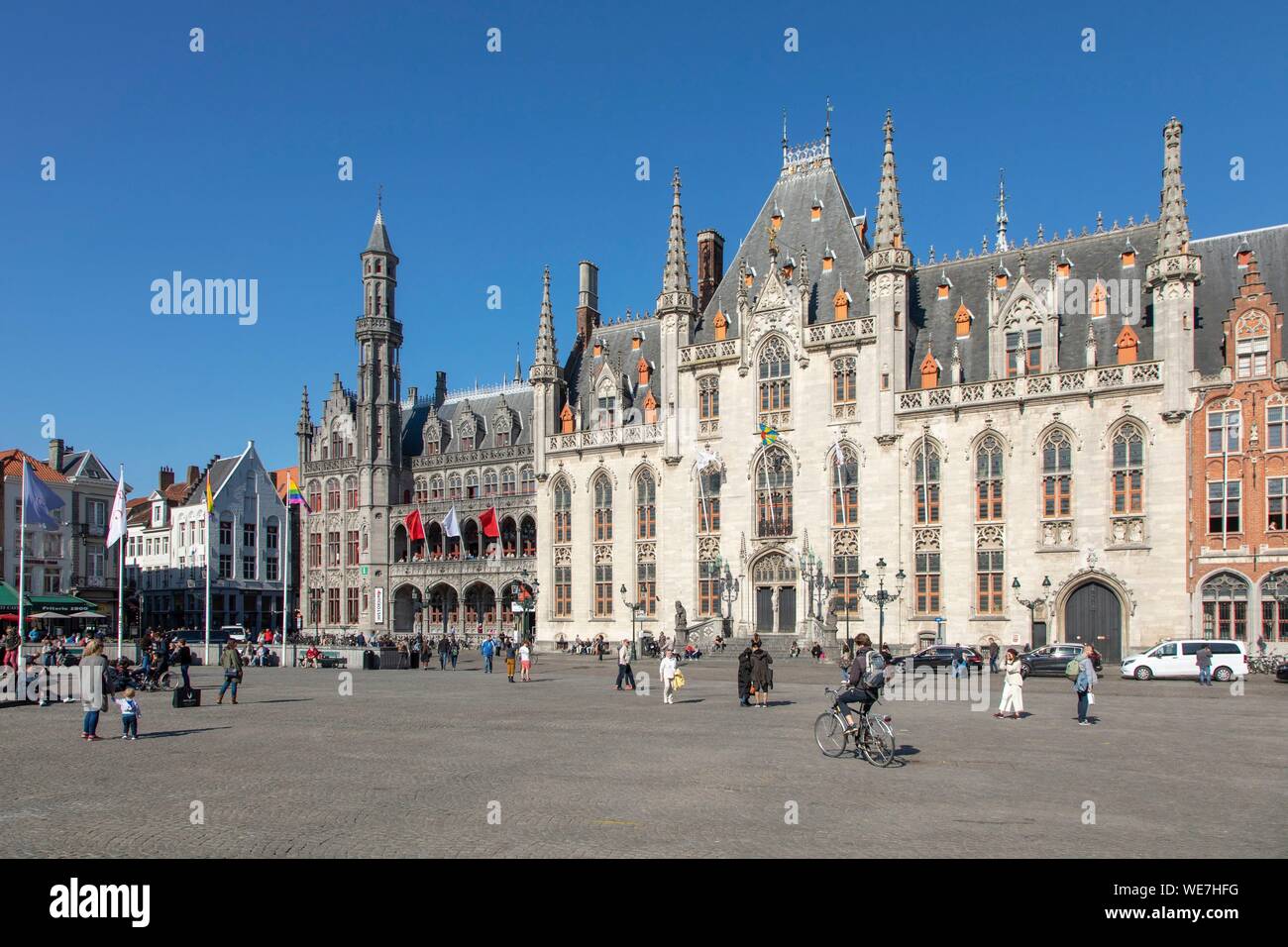 Belgio Fiandre Occidentali, Bruges, centro storico sono classificati come patrimonio mondiale dall' UNESCO, il Grand Place, il Palazzo Provinciale o Palazzo Provinciale e historium museum Foto Stock