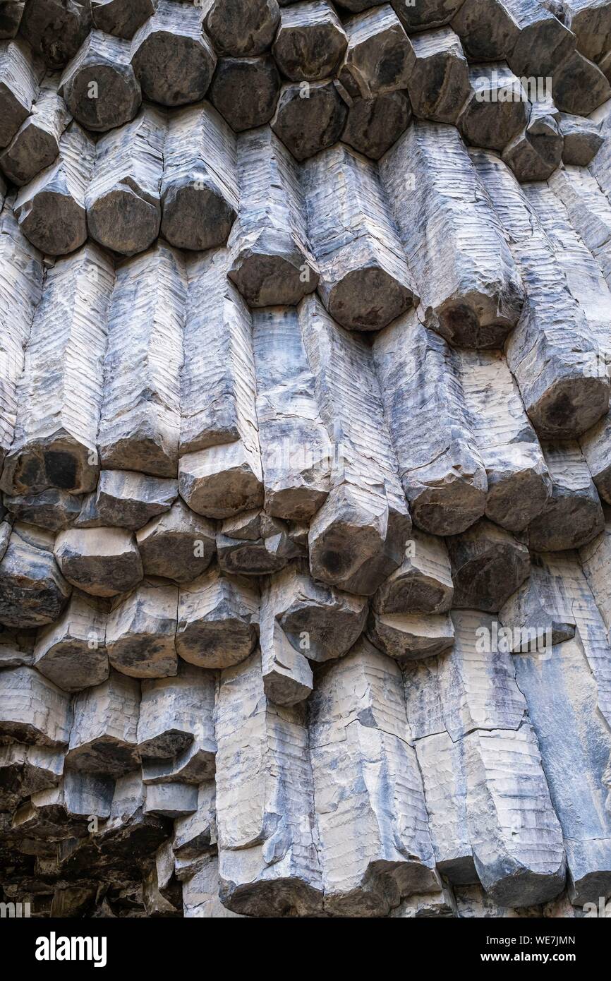 Armenia, regione di Kotayk, Garni, basalto formazioni di colonna lungo il fiume Azat Valley chiamato sinfonia di pietre Foto Stock