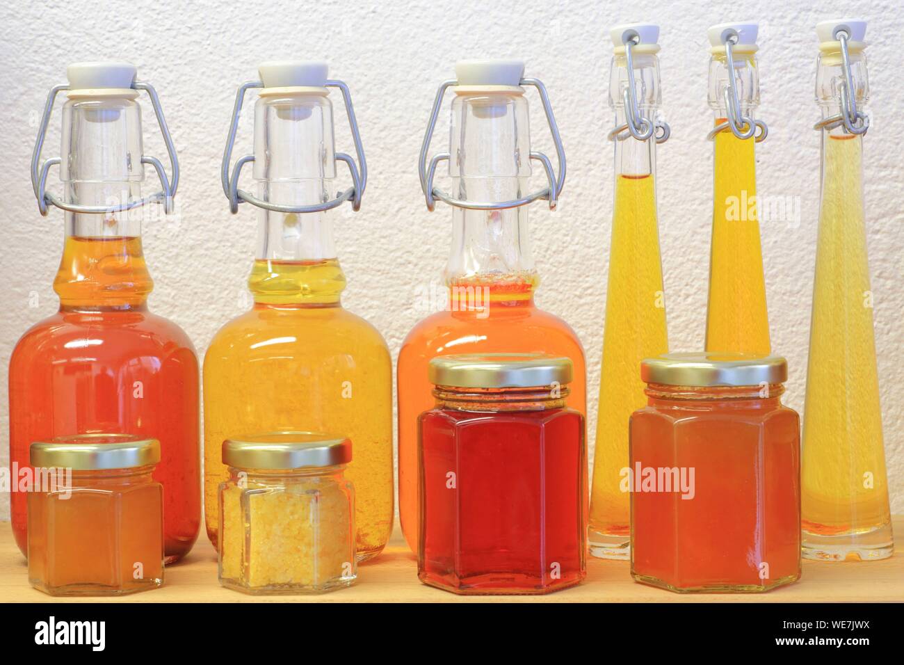 Francia, Tarn, Castres, Safran casa dalla regione del Tarn, vari prodotti di zafferano (aceto, sciroppo, jelly, miele ...) Foto Stock