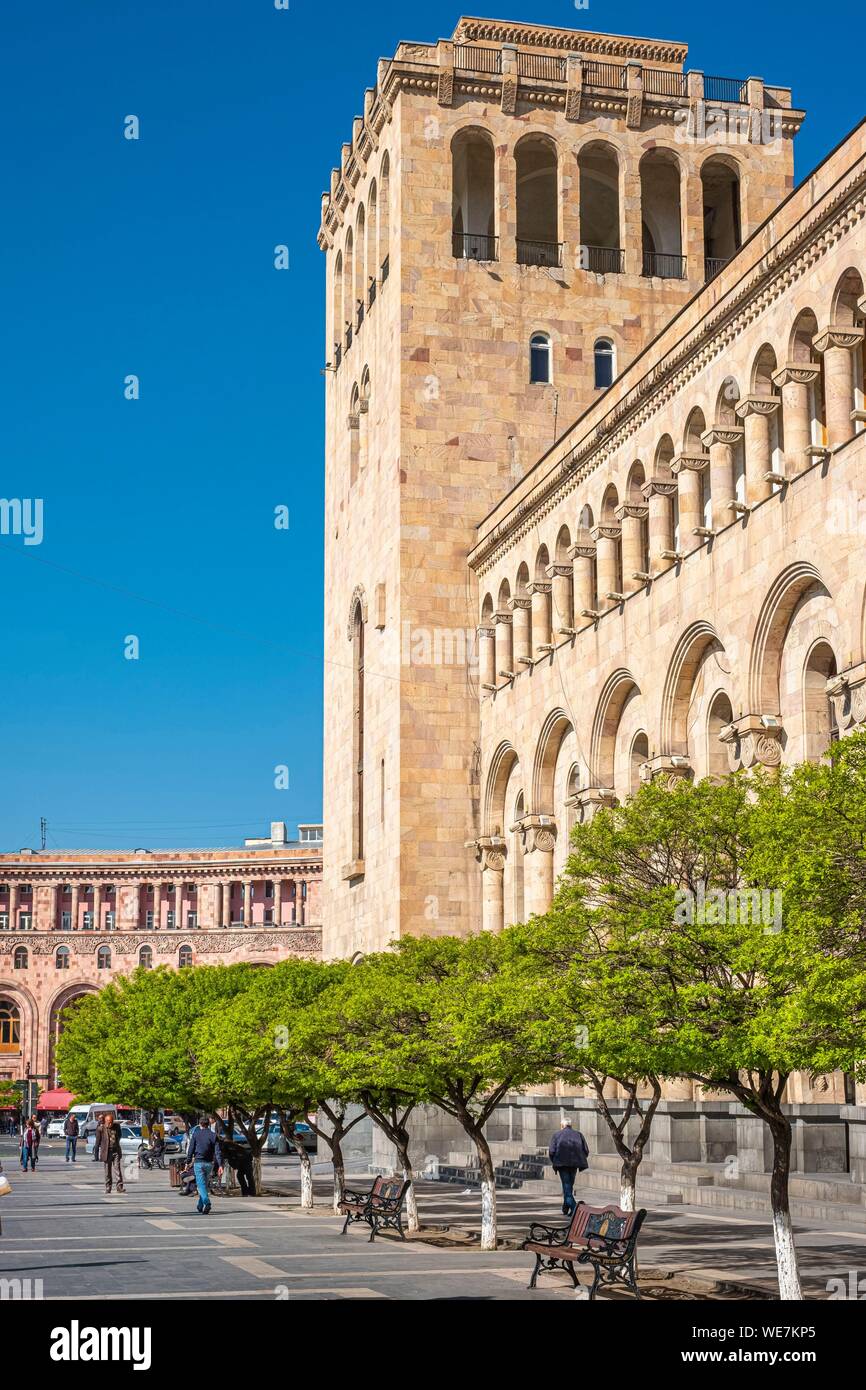 Armenia, Yerevan, Piazza della Repubblica, edificio che ospita diversi ministeri Foto Stock