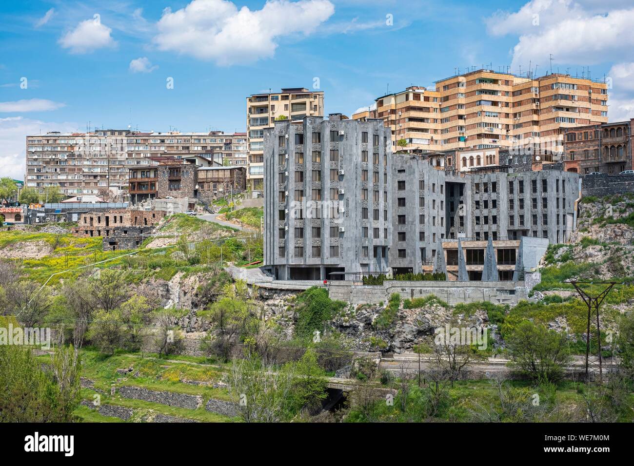 Armenia, Yerevan, lungo il canyon del fiume Hrazdan che scorre attraverso la città Foto Stock