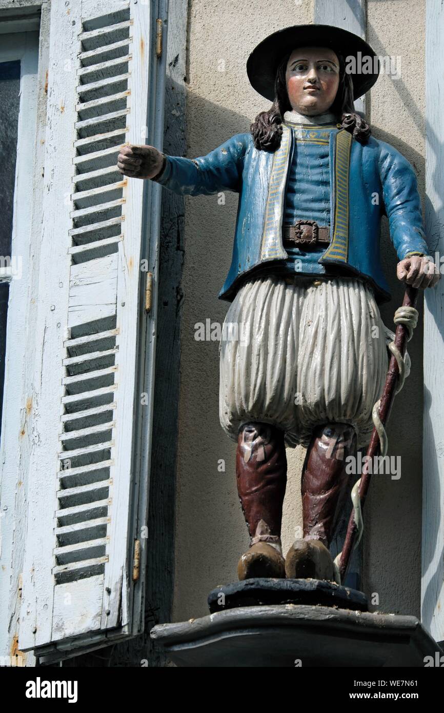 Francia, Finisterre, Quimper, Rue Kereon, casa in legno e muratura, scultura, carattere Foto Stock