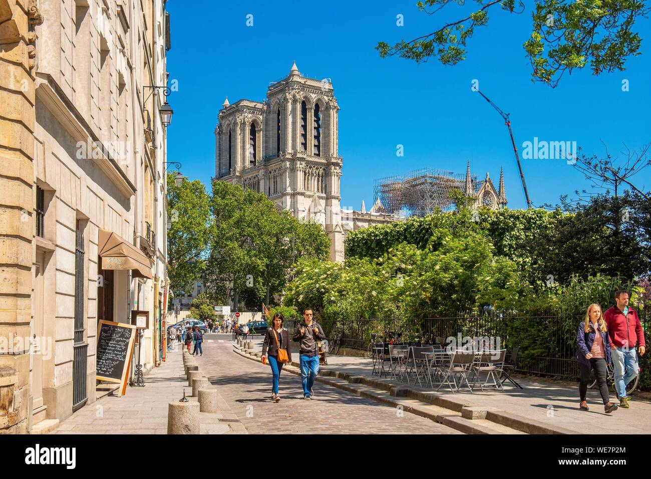 Francia, Parigi, quartiere di Saint Michel, rue Dante e la Cattedrale di Notre Dame de Paris Foto Stock