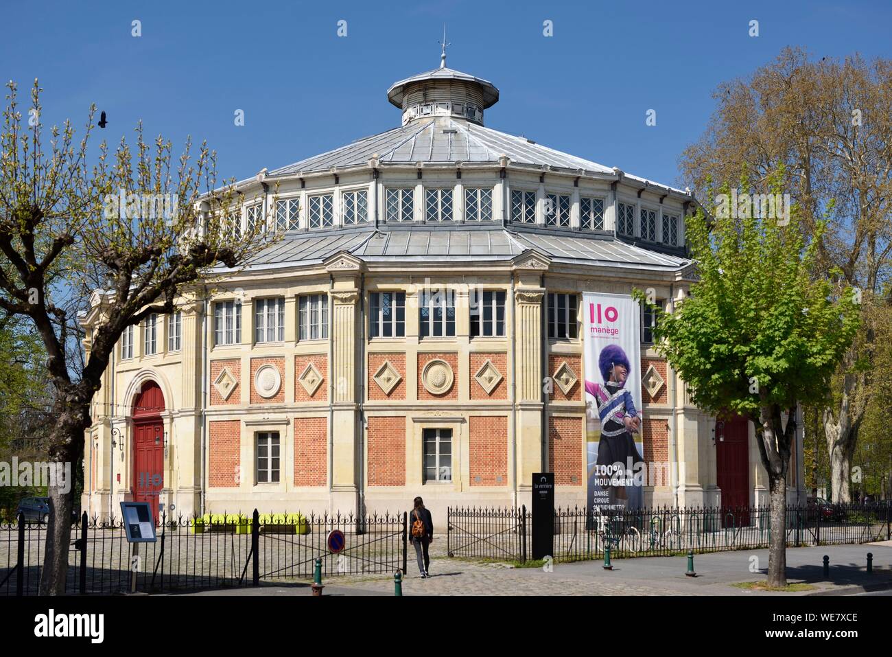 Francia, Marne, Reims, circo di Reims ospita un teatro che include il circo e la giostra, due camere del XIX secolo Foto Stock