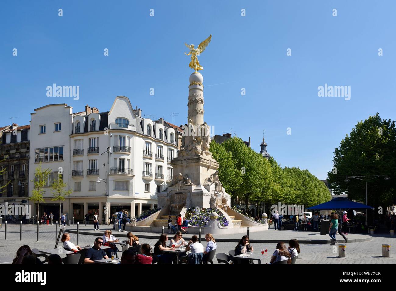 Francia, Marne, Reims, Place Drouet d'Erlon, Sube fontana risalente al 1906 Foto Stock