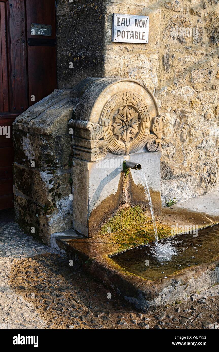 Francia, Dordogne, Beynac et Cazenac, fontana Foto Stock