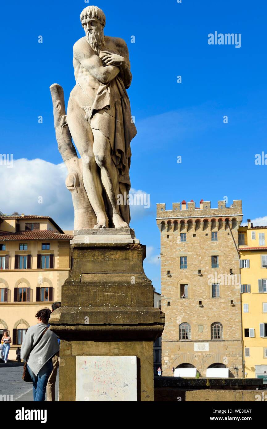 L'Italia, Toscana, Firenze, elencati come patrimonio mondiale dall' UNESCO, il Ponte Santa Trinita, Santa Trinità il ponte sul fiume Arno Foto Stock