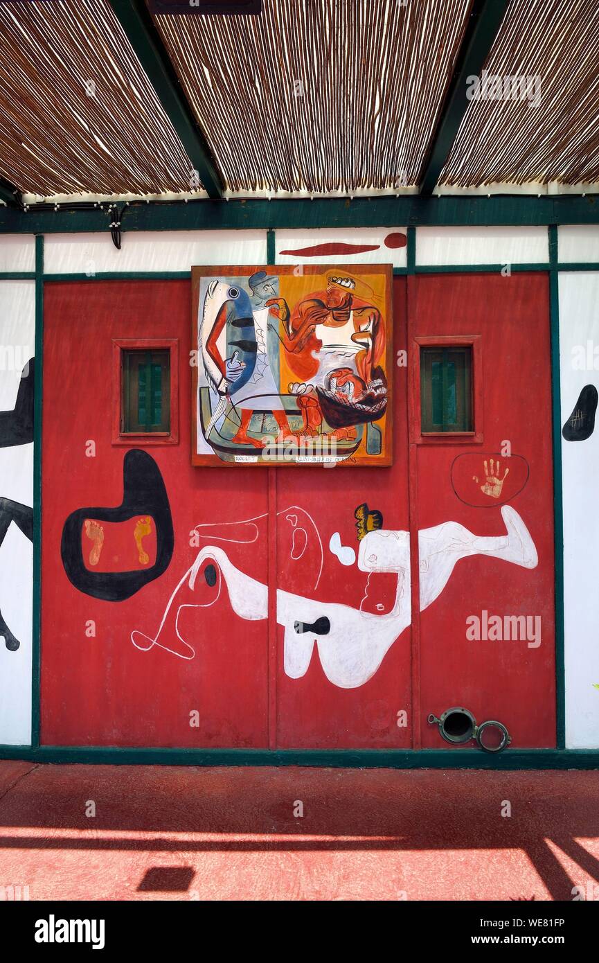 Francia, Alpes Maritimes, Roquebrune Cap Martin, Cap Martin, opera architettonica di Le Corbusier, classificato come patrimonio mondiale dall UNESCO, ex Ristorante e bar Etoile de Mer di Thomas Rebutato, pittura murale di Le Corbusier (richiesta di autorizzazione necessaria prima di pubblicazione) Foto Stock