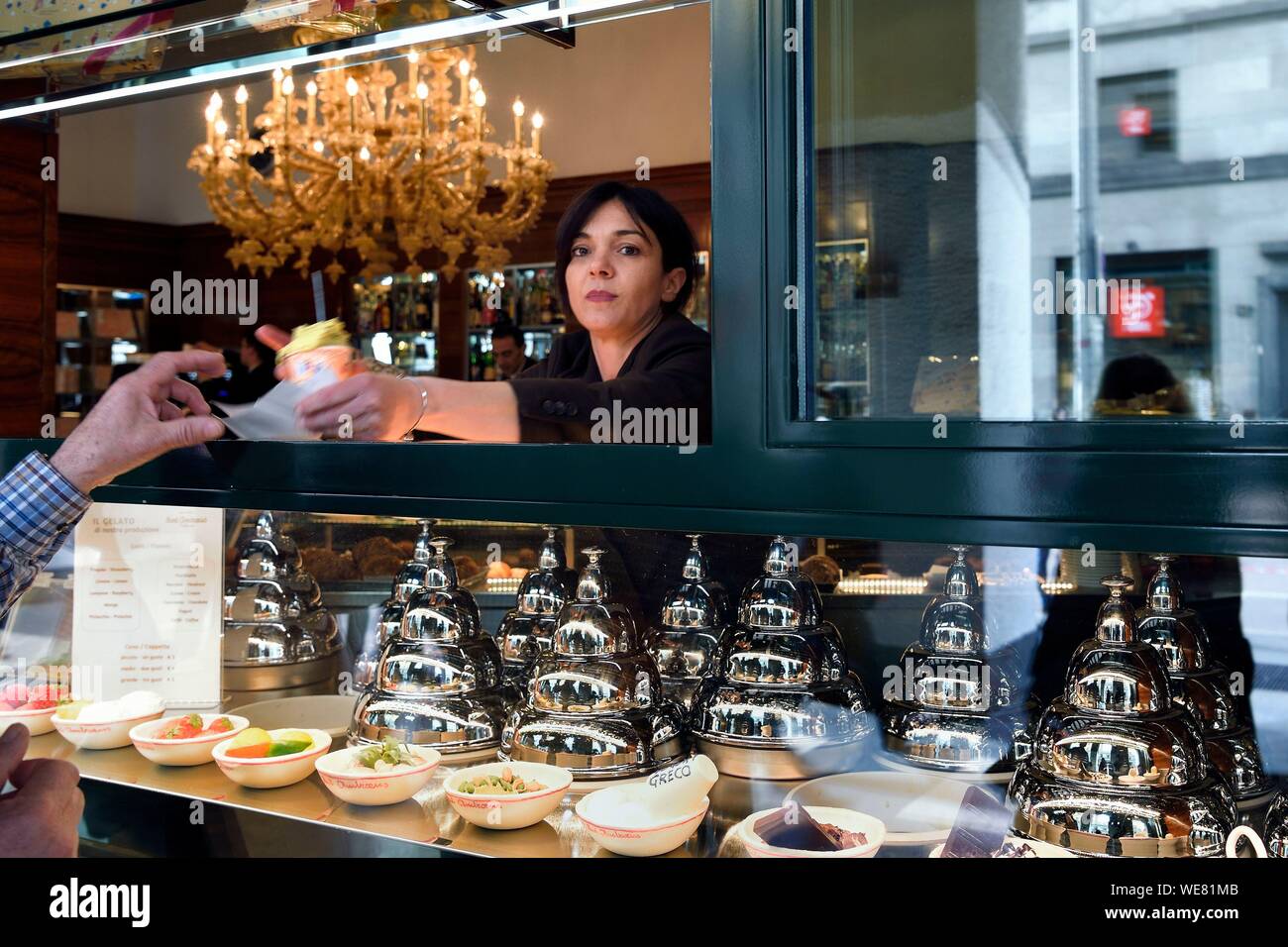 L'Italia, Lombardia, Milano, Gelateria Pasticceria Sant'Ambroeus su Corso Giacomo Matteotti Foto Stock