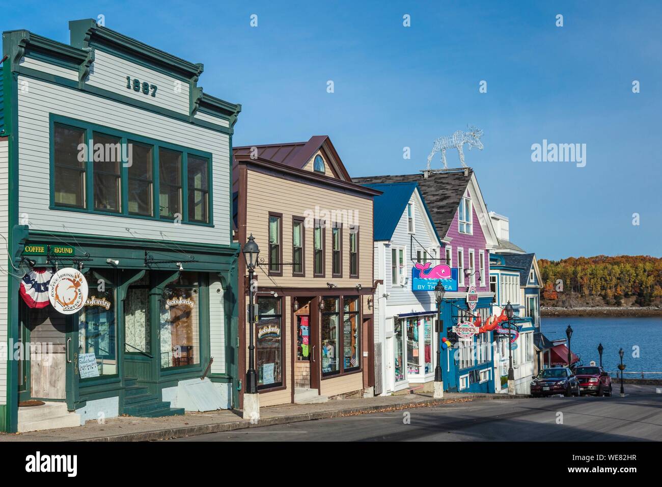 Stati Uniti, Maine, Mt. Isola deserta, Bar Harbor, ristoranti lungo la strada principale, l'autunno, mattina Foto Stock