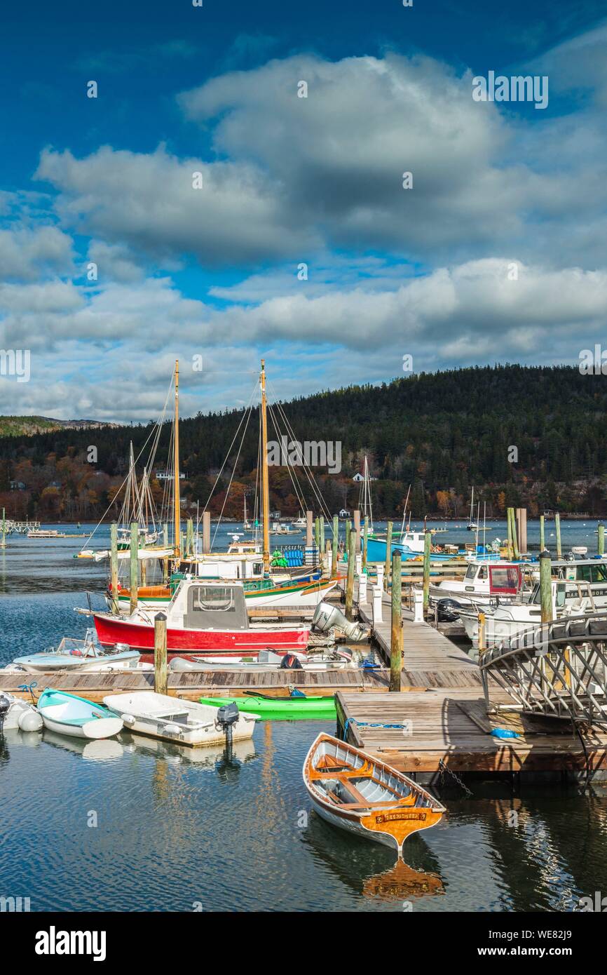 Stati Uniti, Maine, Mt. Isola deserta, Northeast Harbor, fishign barche, autunno Foto Stock