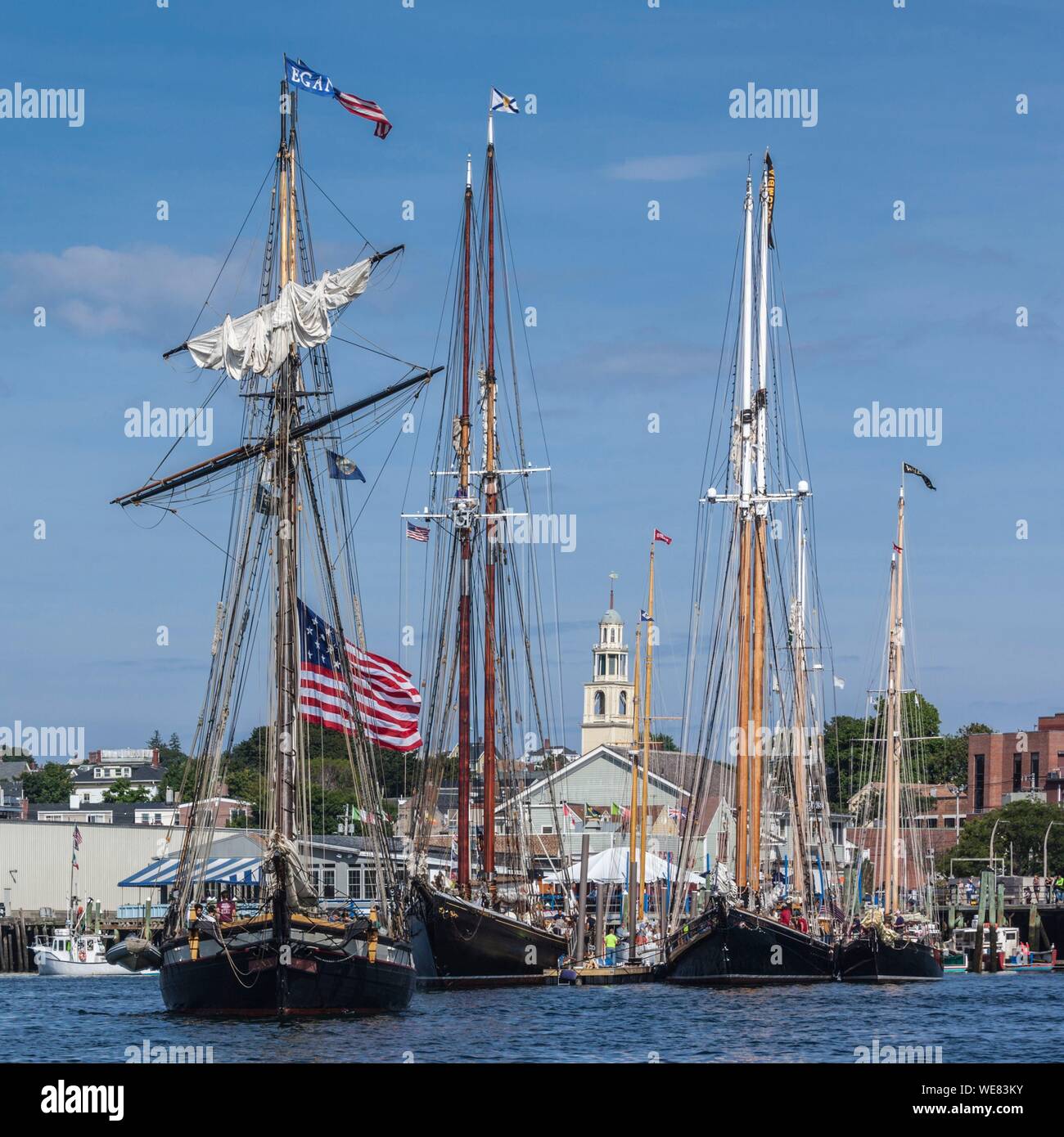 Stati Uniti, New England, Massachusetts, Cape Ann, Gloucester, Gloucester Schooner Festival, goletta parade di vela Foto Stock