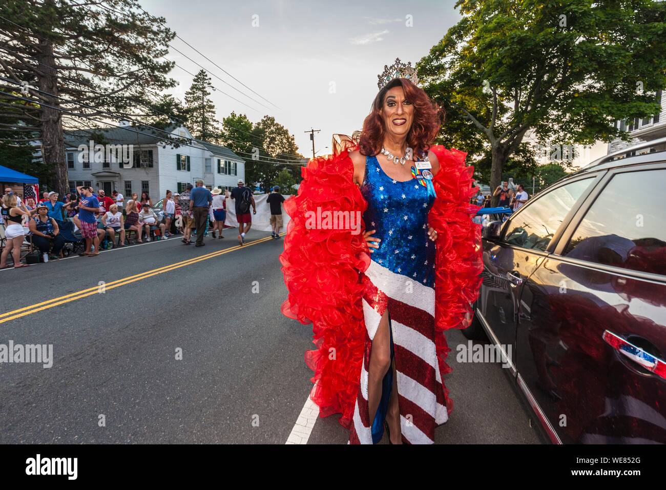 Stati Uniti, New England, Massachusetts, Cape Ann, Gloucester, Gloucester Horribles tradizionale sfilata, 3 luglio, duchessa Gigi, drag queen Foto Stock