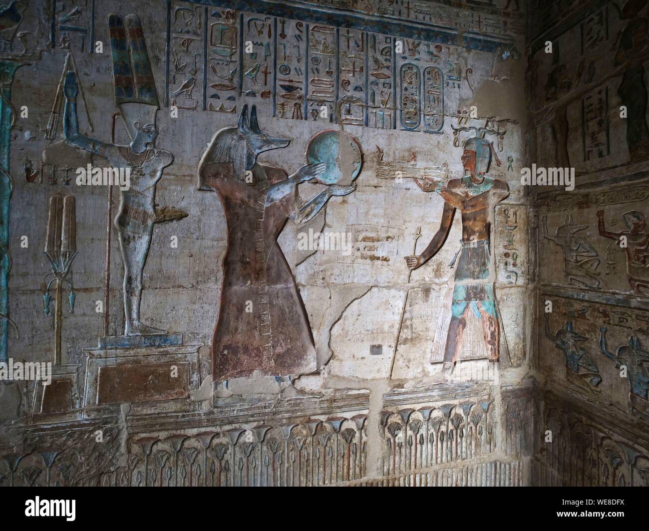 L'Egitto, la Valle del Nilo, necropoli tebana, bassorilievi nel tempio del villaggio di Deir el-Medineh nei pressi di Luxor Foto Stock