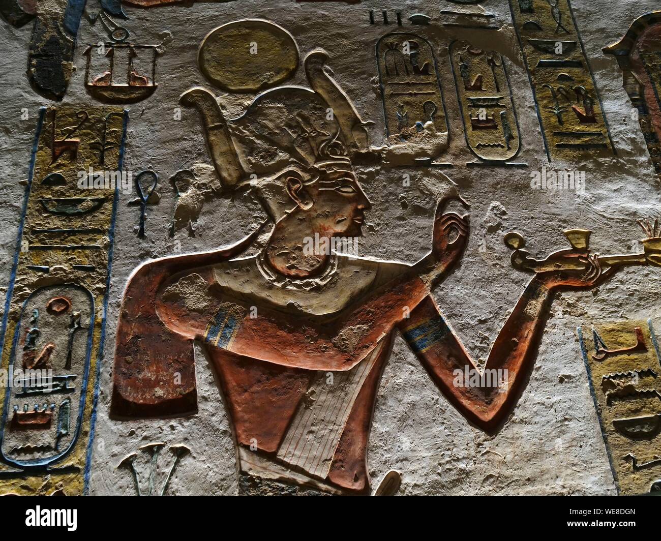 L'Egitto, la Valle del Nilo, Luxor, la Valle dei Re (necropoli tebana), tomba di Ramses III, bassorilievi nel corridoio che accede alla camera di sepoltura Foto Stock