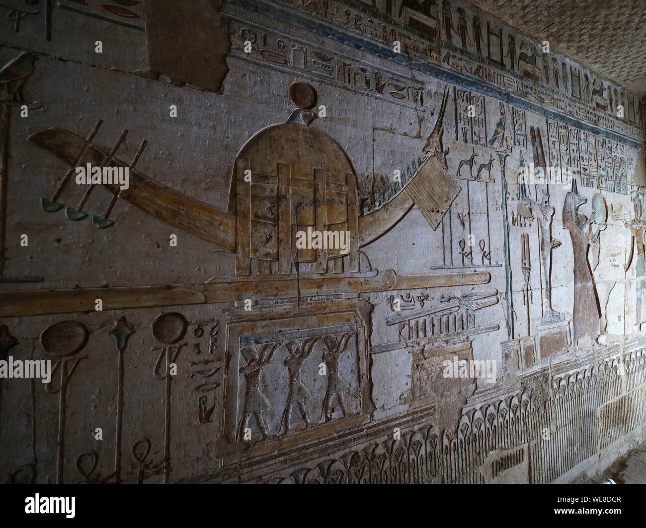 L'Egitto, la Valle del Nilo, necropoli tebana, bassorilievi nel tempio del villaggio di Deir el-Medineh nei pressi di Luxor Foto Stock
