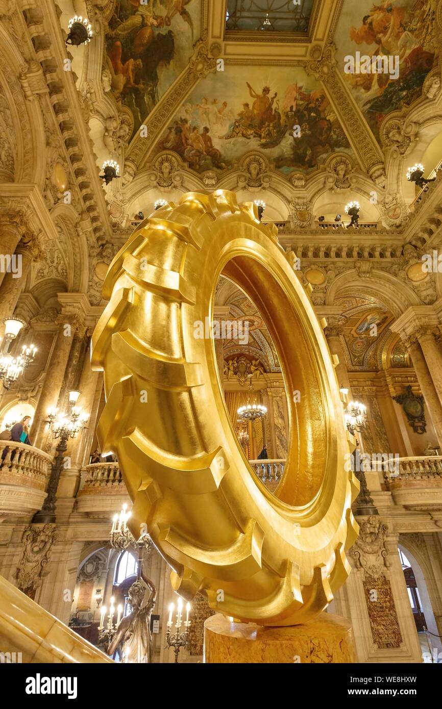 Francia, Parigi (75), l'Opera Garnier (1878) dall'architetto Charles Garnier in stile eclettico, scultura Saturnales di Claude Lévêque Foto Stock