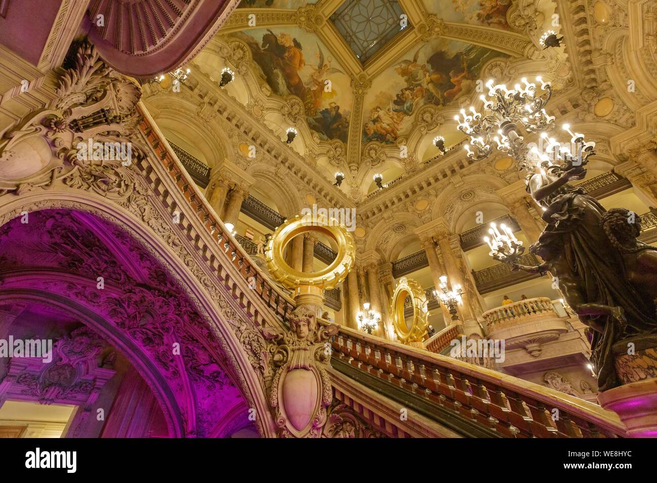 Francia, Parigi, Opera Garnier (1878) sotto l'architetto Charles Garnier in stile eclettico, lo scalone Foto Stock