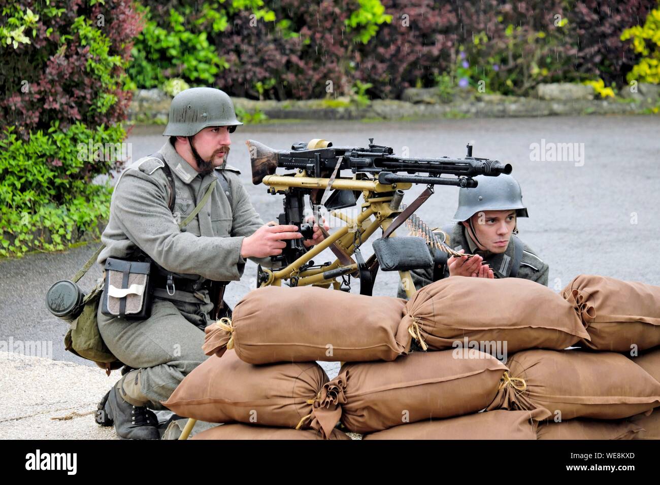 Francia, Territoire de Belfort Vézelois, street, ricostruzione storica della liberazione del paese nel 1944, durante le celebrazioni del 8 maggio 2019, tedesco mitragliatrice Foto Stock