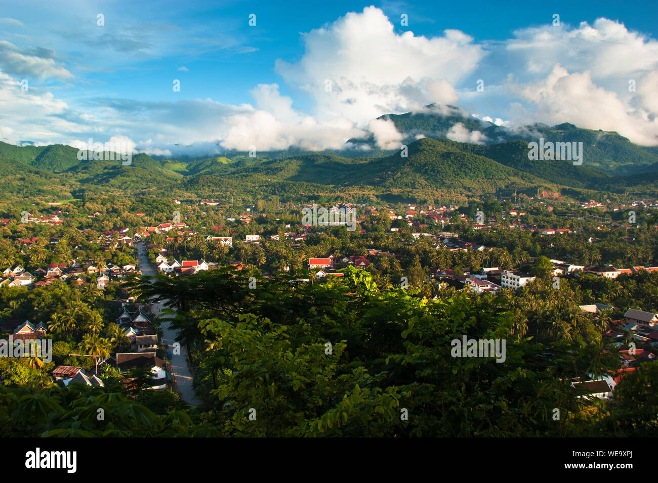 Luang Prabang paesaggio cittadino vista aerea da Phu Si, Laos Foto Stock