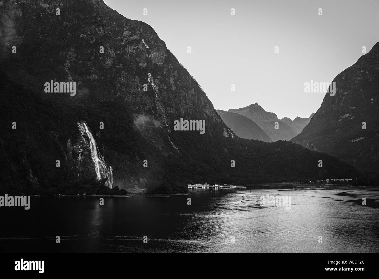 Milford Sound, Nuova Zelanda - Paesaggio delle cascate Foto Stock