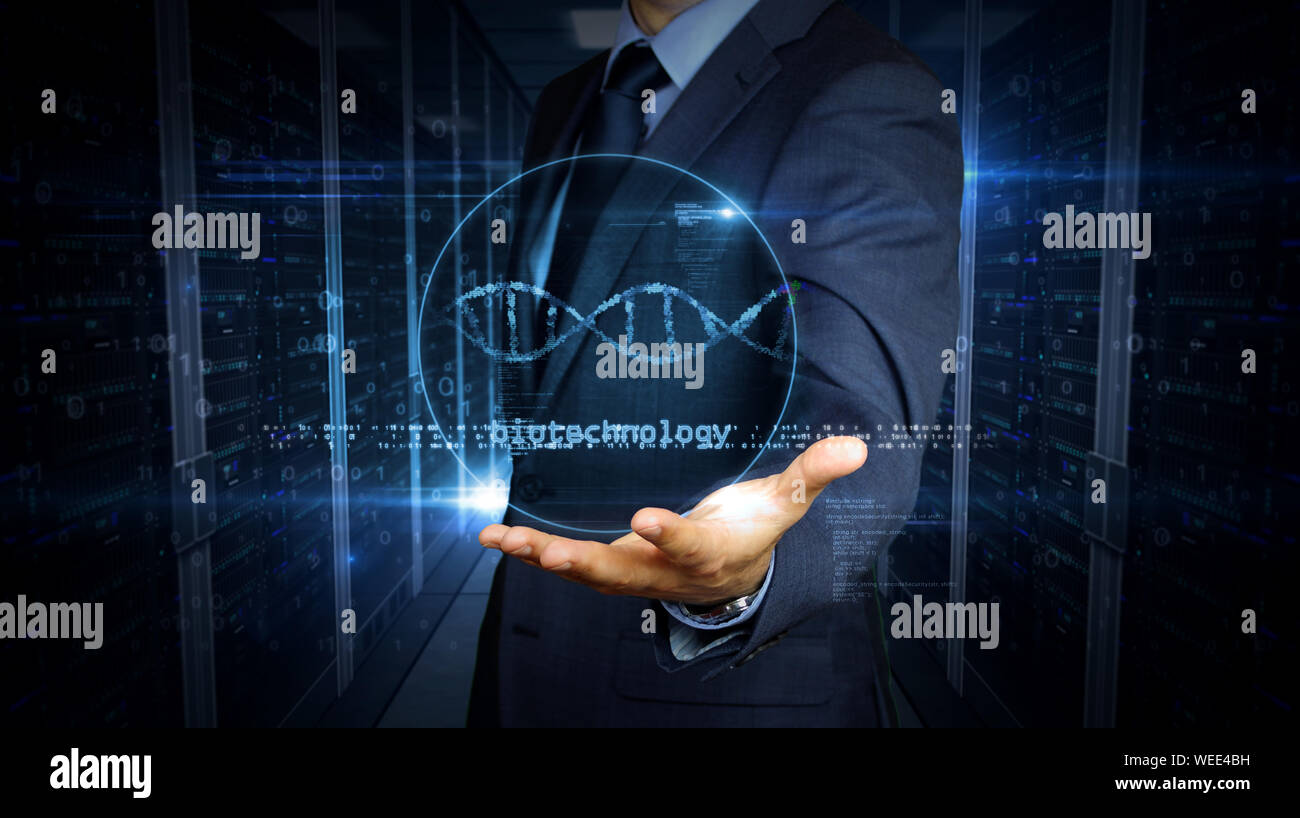 Un imprenditore in un vestito touch screen con la biotecnologia elica di DNA ologramma. Uomo con mano sul display virtuale di interfaccia. La bioinformatica, scienza, biol Foto Stock