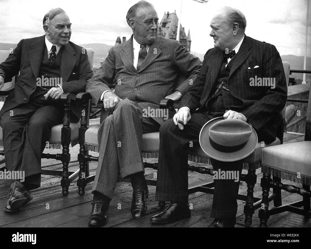 Winston Churchill con il primo ministro canadese MacKenzie-King e il presidente Roosevelt alla Conferenza del Quebec, Canada. 18 agosto 1943 Foto Stock