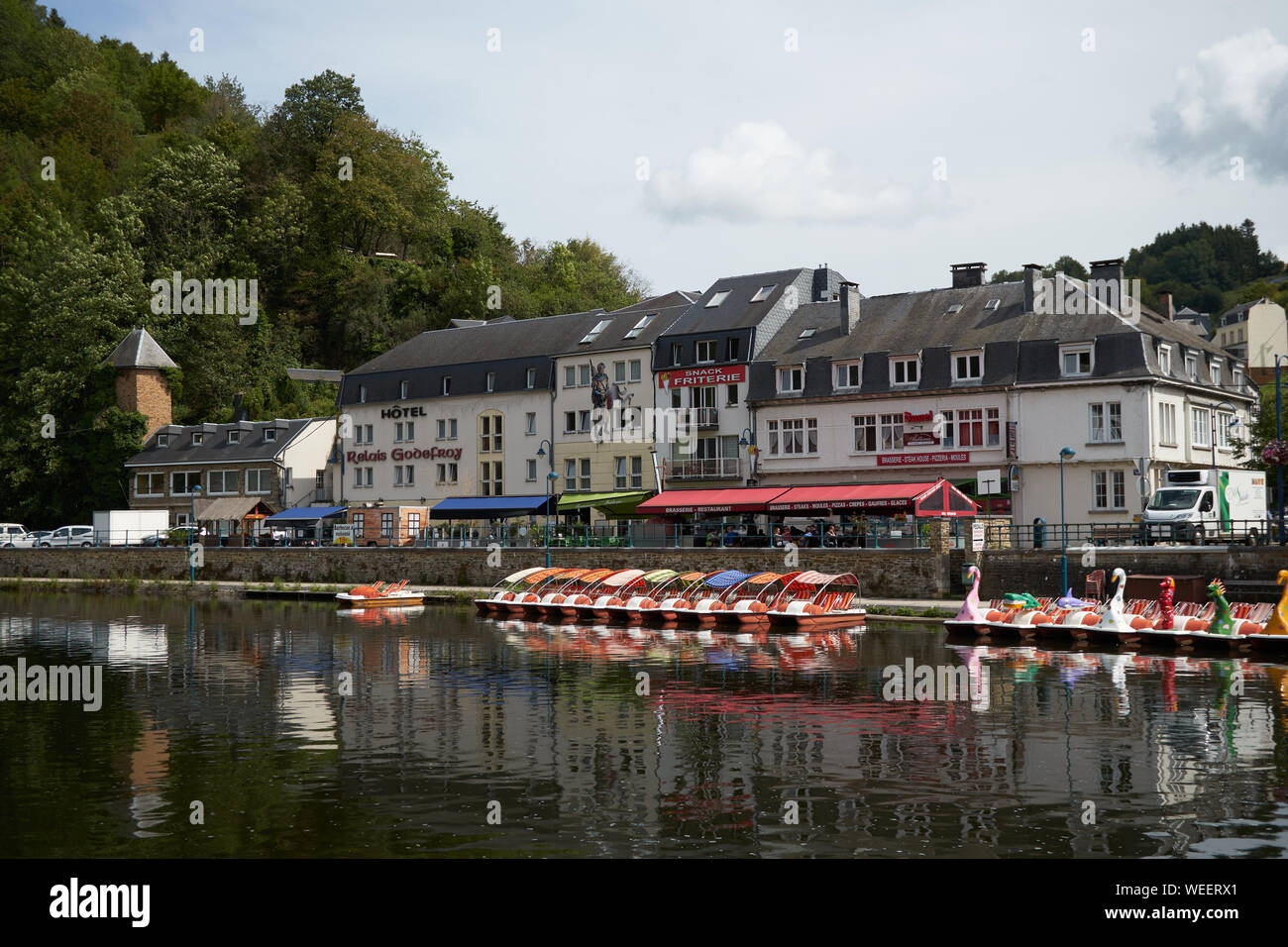 Semois fiume che scorre attraverso il Belgio città di Bouillon Foto Stock