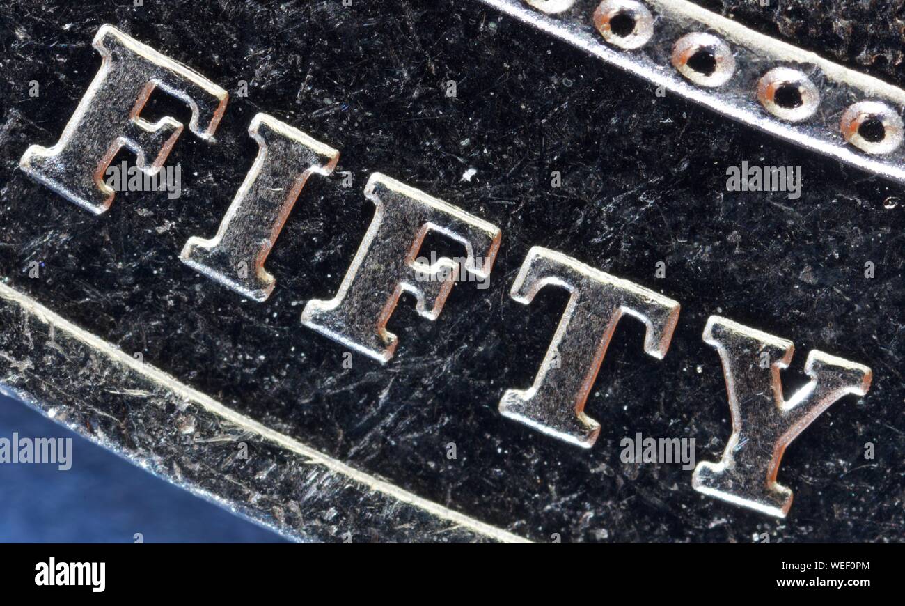 Primo piano del retro di un british cinquanta pence coin progettata da Matthew Dent Foto Stock