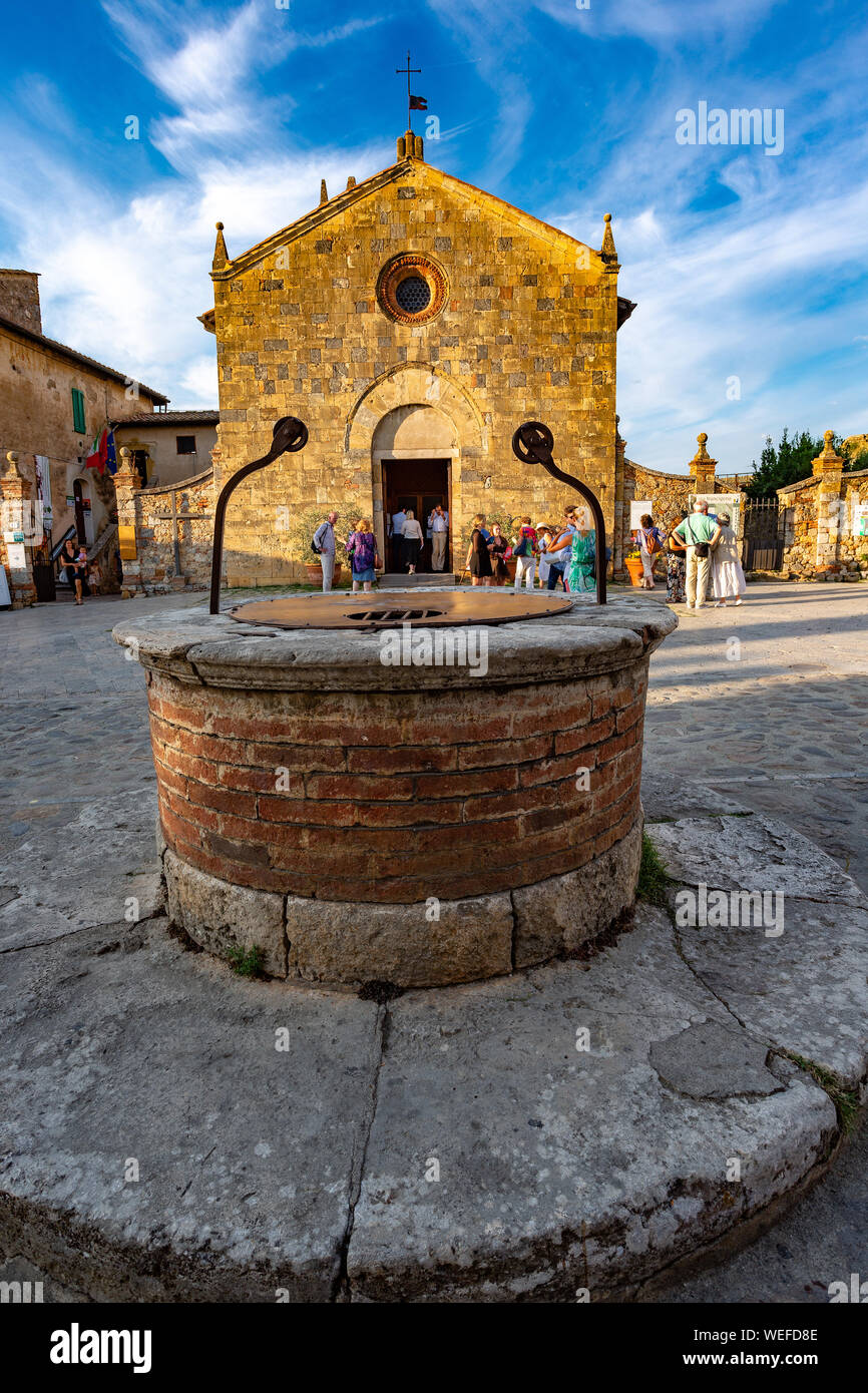 Chiesa romanico-gotica di Santa Maria Assunta. Monteriggioni, Toscana Foto Stock