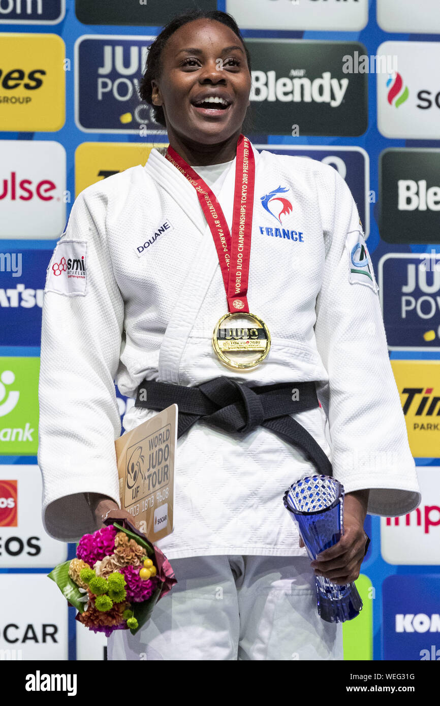 Tokyo, Giappone. Il 30 agosto, 2019. Medaglia d'oro Madeleine Malonga di Francia pone per le telecamere durante la cerimonia di premiazione della donna -78kg categoria al mondo campionati di Judo Tokyo 2019 nel Nippon Budokan. Il mondo dei campionati di Judo Tokyo 2019 si terrà dal 25 agosto al 1 settembre. Credito: Rodrigo Reyes Marin/ZUMA filo/Alamy Live News Foto Stock