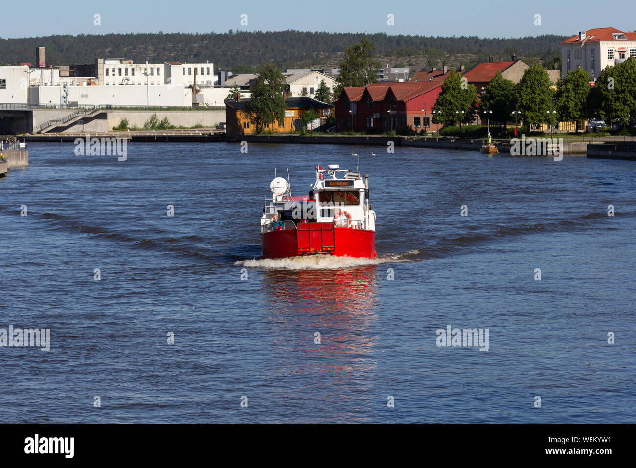 Fredrikstad / Norvegia - 17 giugno 2019: Passenger ferry sul fiume Glomma Foto Stock